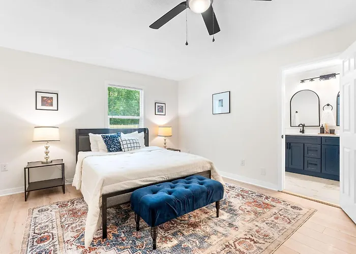 Holiday home Pet-friendly Escape - Sleeps 10