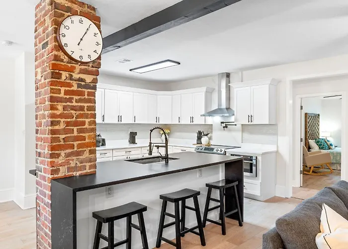 Holiday home Pet-friendly Escape - Sleeps 10