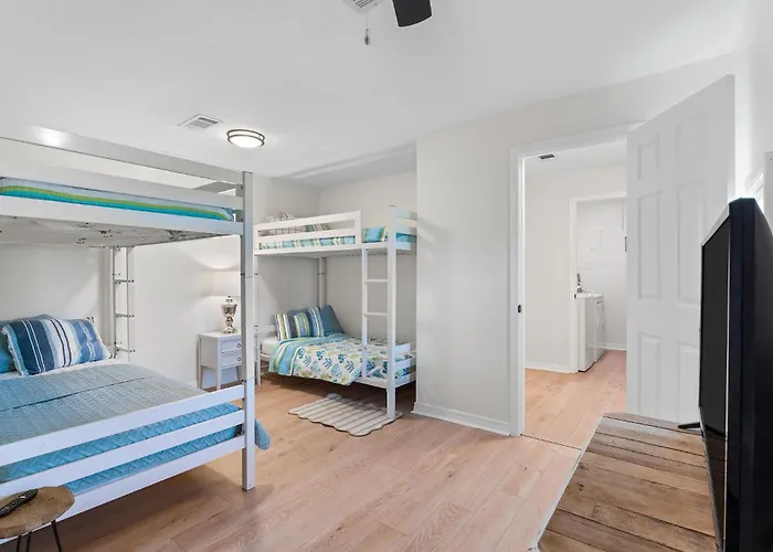 Pet-friendly Escape - Sleeps 10 Holiday home