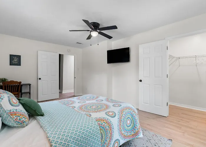 Holiday home Pet-friendly Escape - Sleeps 10 Pensacola