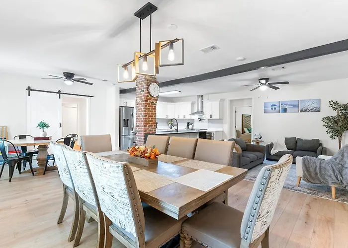 Holiday home Pet-friendly Escape - Sleeps 10 Pensacola