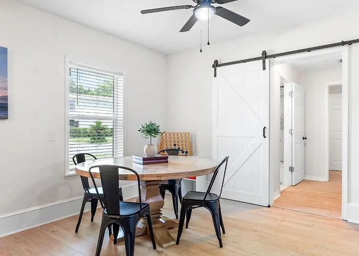 Pet-friendly Escape - Sleeps 10 Pensacola