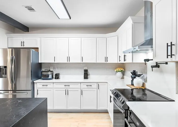 Pet-friendly Escape - Sleeps 10 Holiday home Pensacola
