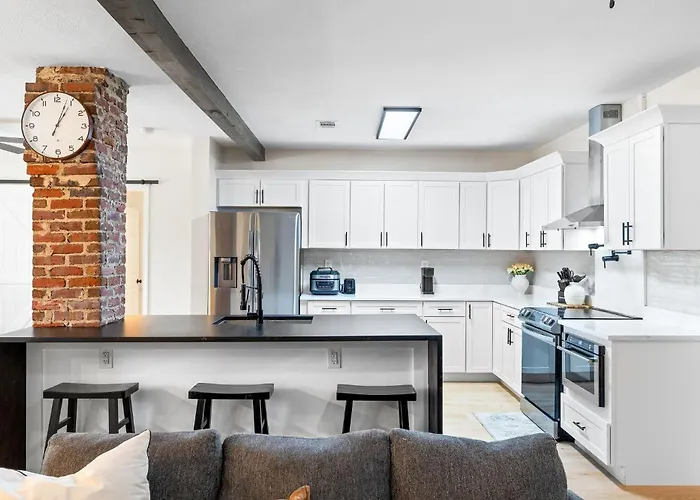 Pet-friendly Escape - Sleeps 10 * Pensacola