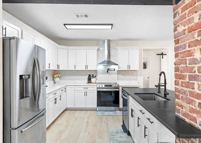 Holiday home Pet-friendly Escape - Sleeps 10