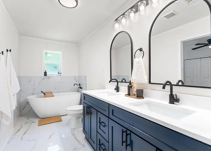 Holiday home Pet-friendly Escape - Sleeps 10 Pensacola